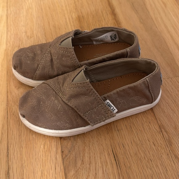 Toms Desert Taupe Foil Feathers Tiny Classic Shoes toddler size 8 - Picture 6 of 6